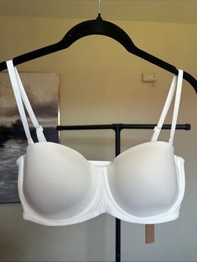 SKIMS Fits Everybody Strapless Wired Bra Size 36C  in Marble White New W/ Tags